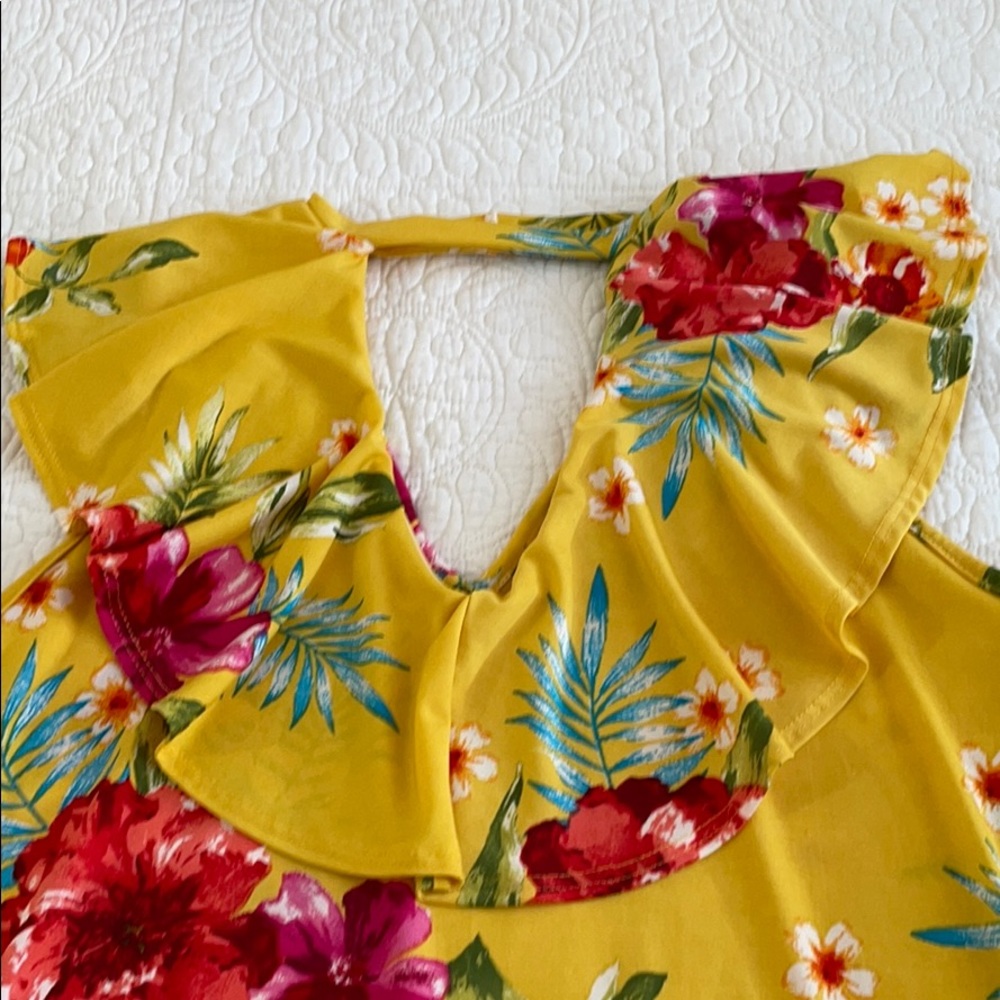 Yellow blouse with tropical flower print - Picture 2 of 4